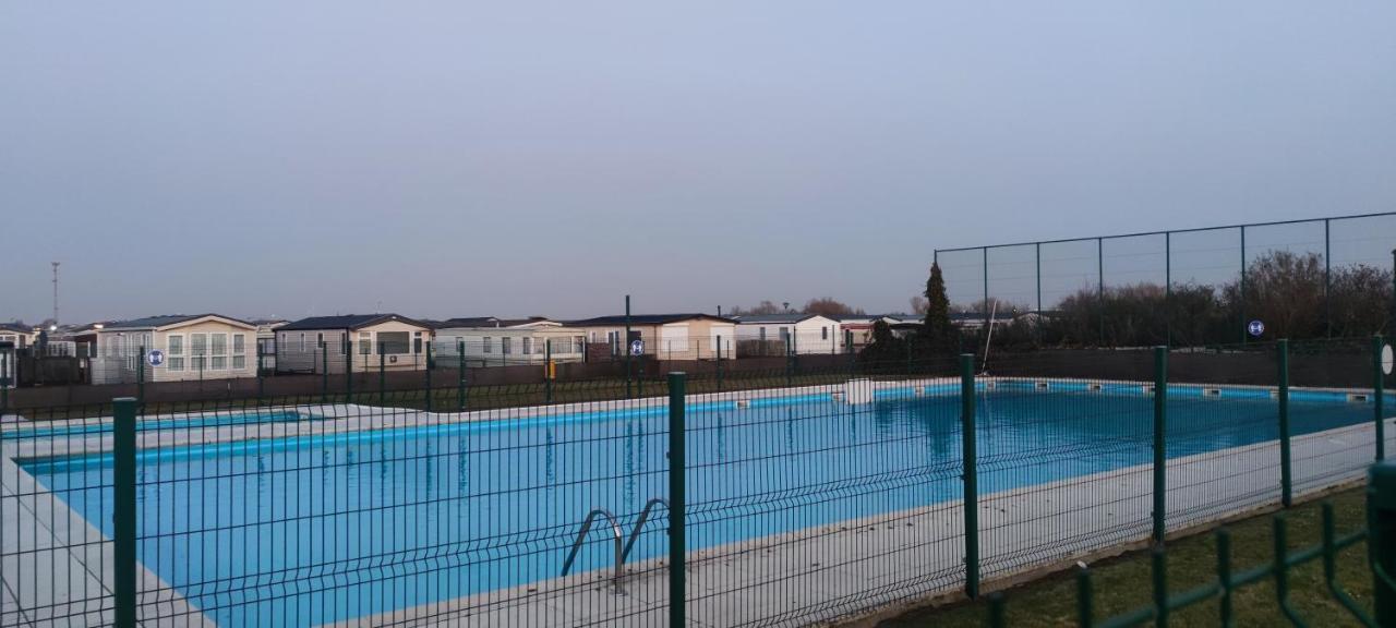 Przytulny Domek Holenderski Z Podgrzewanym Odkrytym Basenem Do Dyspozycji Gosci De Haan Exterior photo